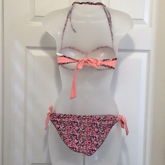 Sexy Floral Bikini top & bottom excellent condition - Picture 2 of 11